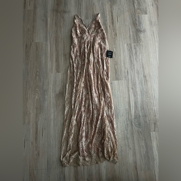 NWT Lulus Women’s Stolen Moments Dusty Pink Lace-Up Lace Maxi Dress - Medium - Picture 4 of 12